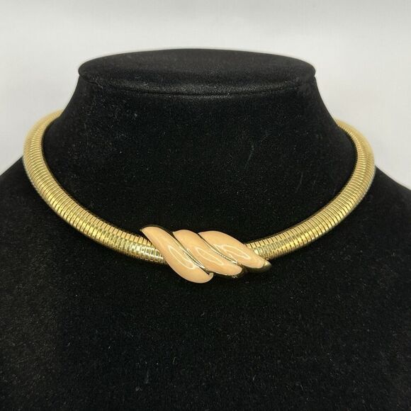 VTG Signed Monet Gold Tone Peach Pink Enamel Omega Chain Collar Necklace 16" 80s - Picture 1 of 8